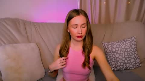 Snapshot of ellycolins_ chatting on 03-17-26, 03:33 Elly online show from 03-17-26, 03:33