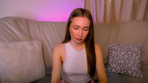 Snapshot of ellycolins_ chatting on 03-28-26, 03:17 Elly online show from 03-28-26, 03:17