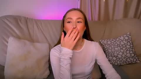 Snapshot of ellycolins_ chatting on 04-02-26, 02:53 Elly online show from 04-02-26, 02:53