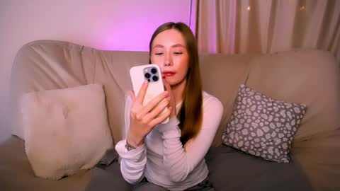 Snapshot of ellycolins_ chatting on 04-16-26, 09:43 Elly online show from 04-16-26, 09:43