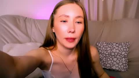 Snapshot of ellycolins_ chatting on 04-18-26, 03:10 Elly online show from 04-18-26, 03:10