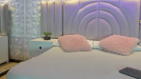 Ellye online show from 06-20-26, 11:13