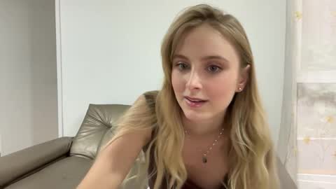 ellykeyofficial online show from 05-28-26, 07:44