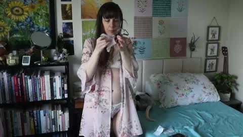 Elly Naomi online show from 05-24-26, 05:07
