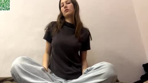 Snapshot of ellyspoerer chatting on 04-04-26, 04:22 Sonya online show from 04-04-26, 04:22