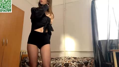 Snapshot of ellyspoerer chatting on 05-08-26, 03:06 Sonya online show from 05-08-26, 03:06