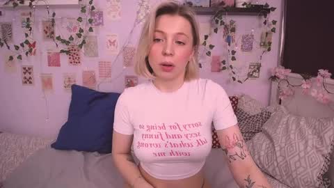 Snapshot of ellysunlover chatting on 03-05-25, 06:33 ELLY online show from 03-05-25, 06:33