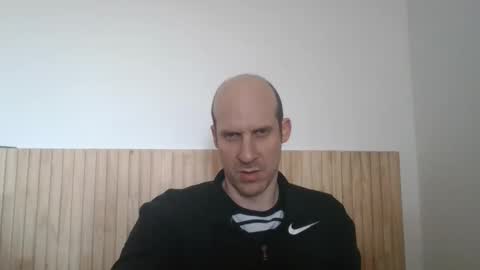 Snapshot of elmatirestrepo chatting on 05-18-26, 05:41 Mati Restrepo online show from 05-18-26, 05:41