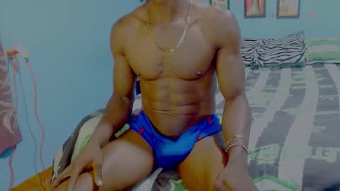 elmiltonnjakee online show from 02-10-26, 09:41