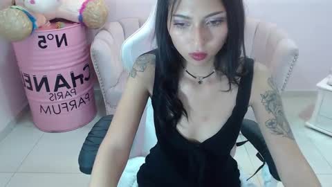 Elody  online show from 02-04-25, 03:33