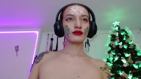 Snapshot of eloise_brown_ chatting on 12-16-24, 11:39 Chelsea Please help me to reach 100 thumbs up online show from 12-16-24, 11:39