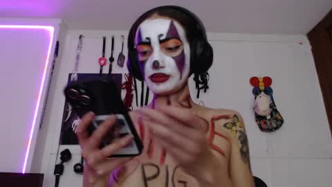 Snapshot of eloise_brown_ chatting on 01-12-25, 11:47 Chelsea Please help me to reach 100 thumbs up online show from 01-12-25, 11:47