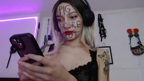 Snapshot of eloise_brown_ chatting on 01-14-25, 01:47 Chelsea Please help me to reach 100 thumbs up online show from 01-14-25, 01:47