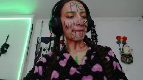 Snapshot of eloise_brown_ chatting on 01-22-25, 04:23 Chelsea Please help me to reach 100 thumbs up online show from 01-22-25, 04:23