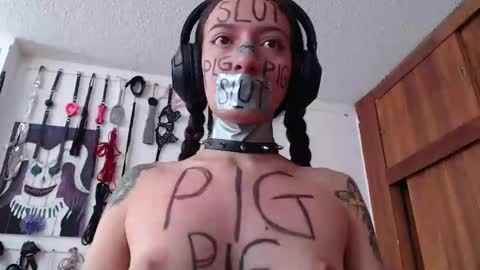 Snapshot of eloise_brown_ chatting on 01-23-25, 09:39 Chelsea Please help me to reach 100 thumbs up online show from 01-23-25, 09:39