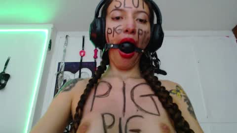 Snapshot of eloise_brown_ chatting on 01-24-25, 12:42 Chelsea Please help me to reach 100 thumbs up online show from 01-24-25, 12:42