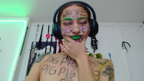 Snapshot of eloise_brown_ chatting on 02-06-25, 10:32 Chelsea Please help me to reach 100 thumbs up online show from 02-06-25, 10:32