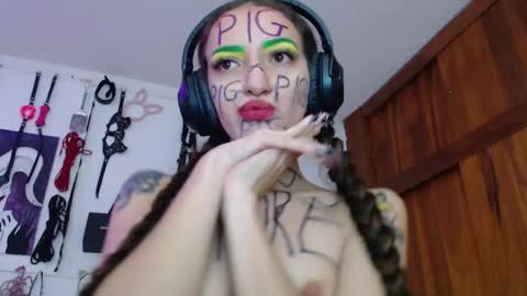 Snapshot of eloise_brown_ chatting on 02-15-25, 11:03 Chelsea Please help me to reach 100 thumbs up online show from 02-15-25, 11:03