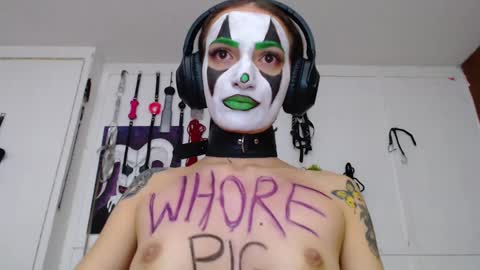 Snapshot of eloise_brown_ chatting on 02-25-25, 11:22 Chelsea Please help me to reach 100 thumbs up online show from 02-25-25, 11:22