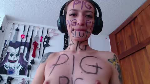 Snapshot of eloise_brown_ chatting on 03-01-25, 05:05 Chelsea Please help me to reach 100 thumbs up online show from 03-01-25, 05:05