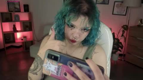 Eloise  . online show from 01-14-26, 05:02