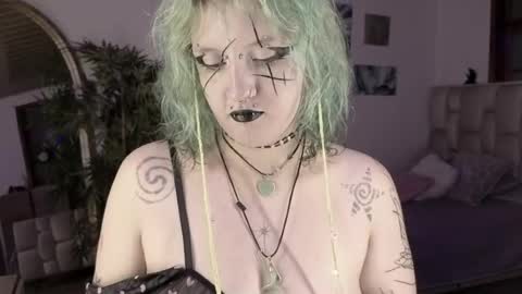 Eloise  . online show from 05-13-26, 09:00