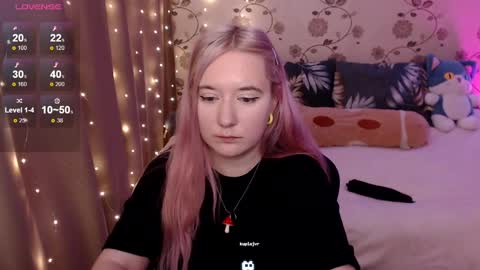 Snapshot of elovinora chatting on 12-13-24, 02:49 Ela give me a thumbs up if you like it and this is important for the development of the account online show from 12-13-24, 02:49