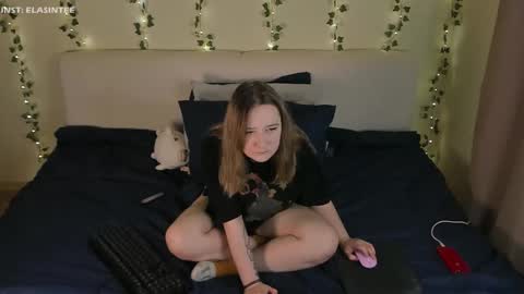 Ela give me a thumbs up if you like it  and this is important for the development of the account online show from 11-21-25, 07:23