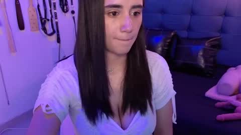 Snapshot of elowen_halley1 chatting on 10-05-25, 07:23 elowen_halley1 online show from 10-05-25, 07:23