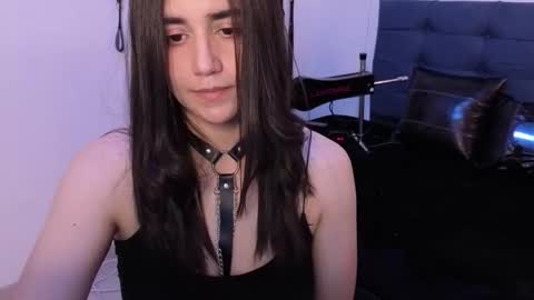 Snapshot of elowen_halley1 chatting on 10-21-25, 07:03 elowen_halley1 online show from 10-21-25, 07:03