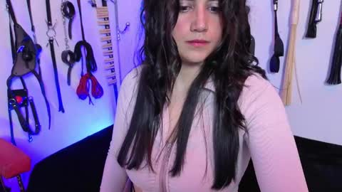 elowen_halley1 online show from 05-05-26, 06:16