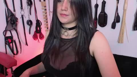 elowen_halley1 online show from 05-06-26, 06:24