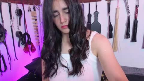 elowen_halley1 online show from 05-07-26, 06:24