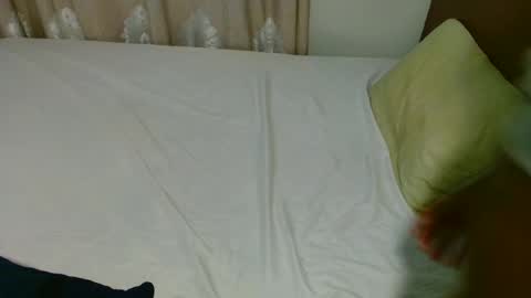 Snapshot of elphaba01 chatting on 06-12-26, 04:22 Elphaba online show from 06-12-26, 04:22
