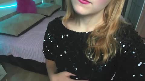 Snapshot of elsa_hot_here chatting on 12-04-24, 02:53 Elsa online show from 12-04-24, 02:53