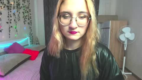 Snapshot of elsa_hot_here chatting on 12-10-24, 08:30 Elsa online show from 12-10-24, 08:30