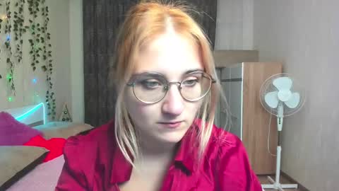 Snapshot of elsa_hot_here chatting on 12-12-24, 02:48 Elsa online show from 12-12-24, 02:48