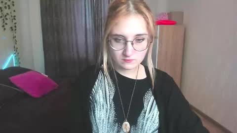 Snapshot of elsa_hot_here chatting on 01-13-25, 03:23 Elsa online show from 01-13-25, 03:23