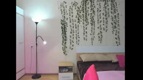 Elsa  online show from 10-08-25, 01:47