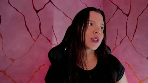 Snapshot of elsalombardi chatting on 01-17-25, 03:12 Elsa online show from 01-17-25, 03:12