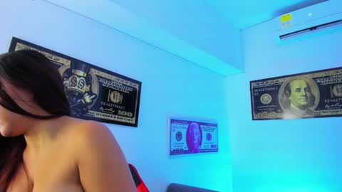 Snapshot of elsalombardi chatting on 01-28-25, 12:22 Elsa online show from 01-28-25, 12:22