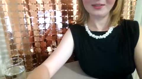 Snapshot of elsamartinez chatting on 09-22-25, 06:21 ElsaMartinez online show from 09-22-25, 06:21