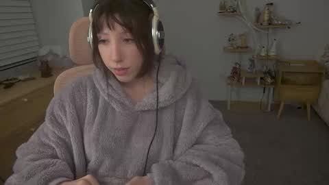 Snapshot of elslove chatting on 12-01-25, 10:48 ELS online show from 12-01-25, 10:48