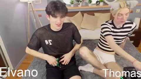 Snapshot of elvano_et chatting on 10-24-25, 10:39 Elvano online show from 10-24-25, 10:39