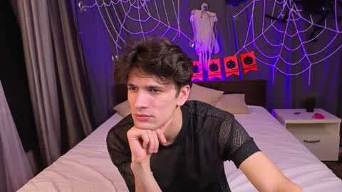 Snapshot of elvano_et chatting on 10-25-25, 09:42 Elvano online show from 10-25-25, 09:42