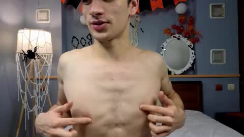 Snapshot of elvano_et chatting on 10-31-25, 07:09 Elvano online show from 10-31-25, 07:09