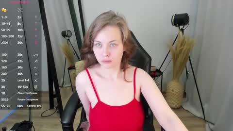 Snapshot of elvilune chatting on 02-04-26, 12:33 Erica online show from 02-04-26, 12:33