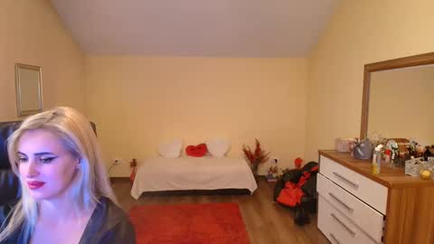 Snapshot of elysia3333 chatting on 10-21-25, 12:22 elysia3333 online show from 10-21-25, 12:22