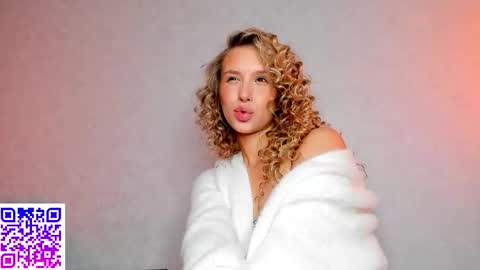 Snapshot of elysia_xo chatting on 10-07-25, 10:40 Elysia online show from 10-07-25, 10:40