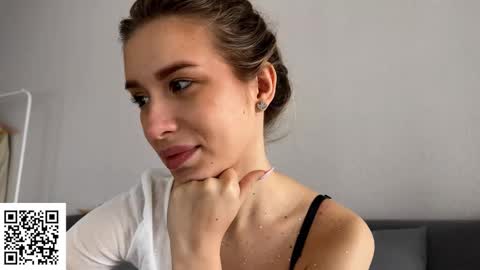 Snapshot of elysia_xo chatting on 10-19-25, 04:46 Elysia online show from 10-19-25, 04:46